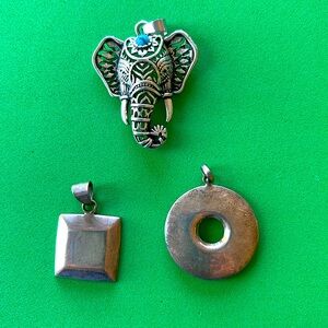 Set of 3 silver necklace pendants🌺